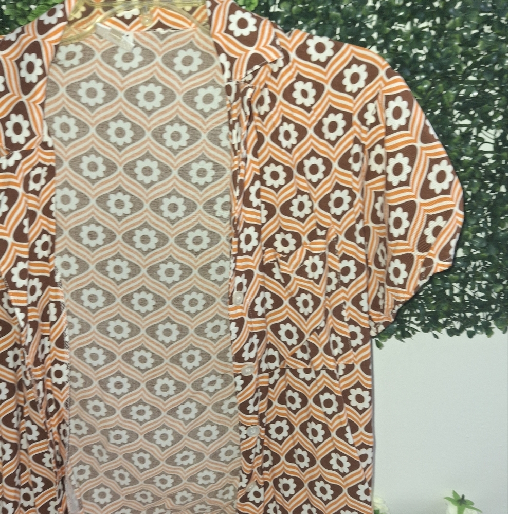 Geometric Patterned Button Down Shirt - Picture 4 of 4